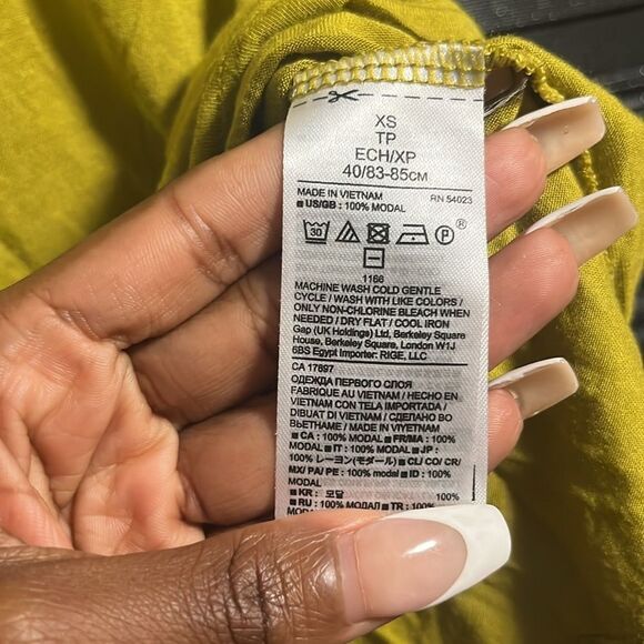 Banana Republic T shirt - Picture 3 of 3